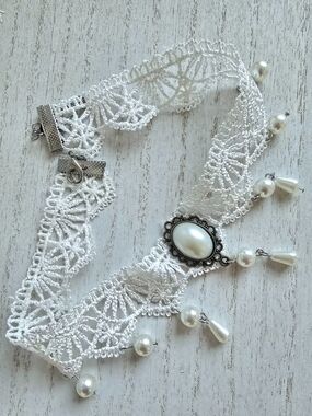 White Lace Pearl Choker Necklace - Vintage-Inspired